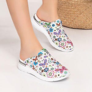 Colorful Butterfly Flower Print Comfort Flex Women’s Clogs – Orthopedic Slip-On Nursing Shoes for Work, School or Beauty Salon