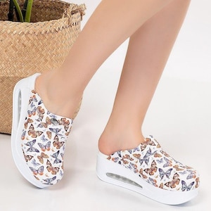 Butterfly Print Airmax Clogs for Women – Stylish Orthopedic Slip-On Work Shoes for Nurses, Teachers, and On-the-Go Professionals