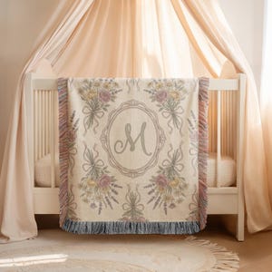 Coperta tessuta personalizzata, plaid floreale boho per la cameretta, regalo personalizzato per baby shower, decorazione con lettere personalizzate, ricordo.