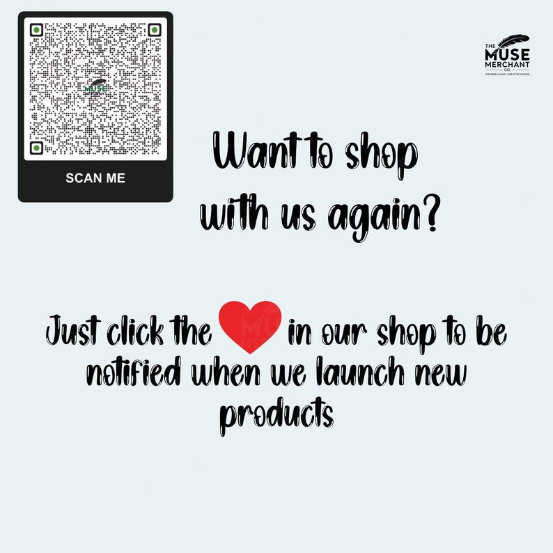 Op de afbeelding: Een promotionele afbeelding met de tekst "Wilt u weer bij ons winkelen?" en "Klik gewoon op de ❤️ in onze shop om op de hoogte te worden gehouden wanneer we nieuwe producten lanceren." Een QR-code en het shoplogo zijn ook aanwezig.