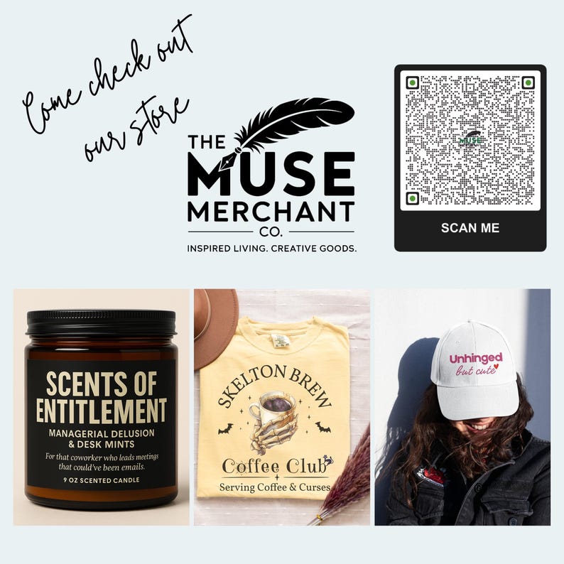 Op de afbeelding: Een advertentie voor The Muse Merchant Co. met een verscheidenheid aan producten. De afbeelding bevat een kaars, een t-shirt en een hoed. De kaars is gelabeld met "Scents of Entitlement". Het t-shirt zegt "Skelton Brew Coffee Club". De hoed zegt "Unhinged but cute."