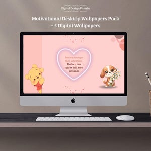 Puede incluir: Un ordenador de sobremesa muestra un paquete de fondos de pantalla motivacionales. La pantalla muestra un fondo rosa con un contorno en forma de corazón que contiene texto. En la pantalla hay imágenes de dibujos animados de un oso y un cachorro. El texto dice: "Eres más fuerte de lo que crees. El hecho de que sigas aquí lo demuestra."