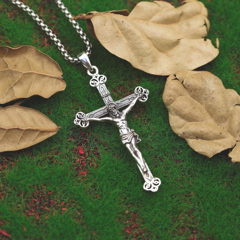 Jesus Cross Necklace: 925 Sterling Silver Christian Crucifix Pendant ...