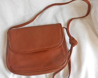 Leather Shoulder Bag Front Flap with Snap Pockets Cloth Lined Sturdy Minimal Fashion Style