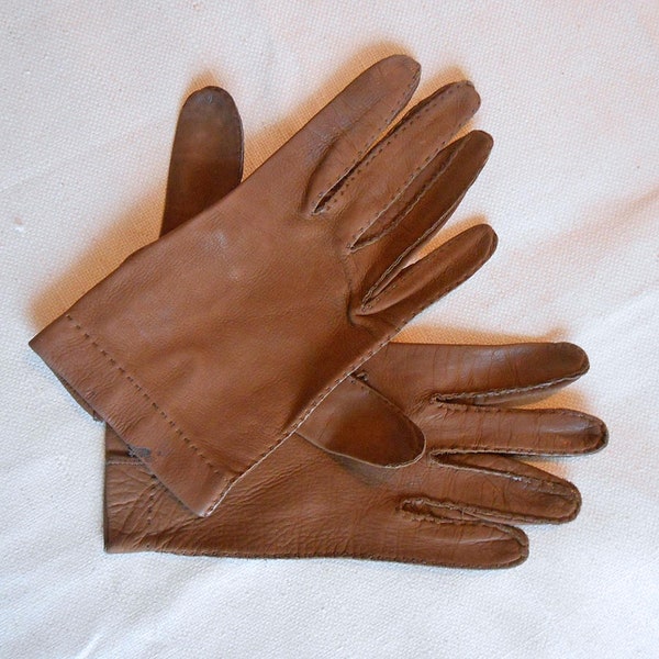 BROWN SUEDE LEATHER Lady's Gloves Supple Wrist Length Hemmed All Hand Stitched Sz 6.5 to 7 Sm Soft Warm Comfy Hand Wear Gently Preowned