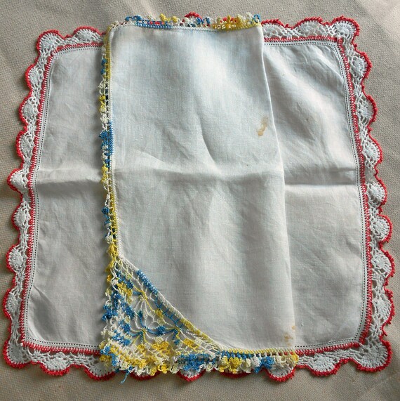 8 WHITE LINEN HANKIES Lot, Detailed Embroidery Design… Gem