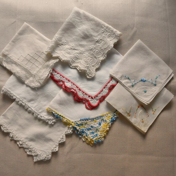 8 WHITE LINEN HANKIES Lot, Detailed Embroidery Design… Gem