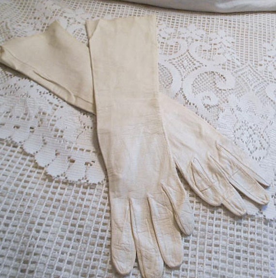 Cream KID LEATHER Lady's GLOVES Opera Length Style