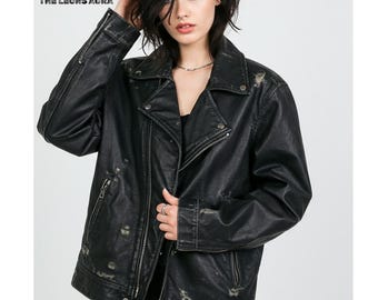 Verontrust zwart leren bikerjack: oversized motorpunkrockjas voor dames