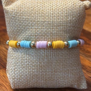 Bracelets d'été en perles d'argile sur mesure