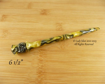 Palillo para el cabello de mayor longitud con forma de abeja acrílica