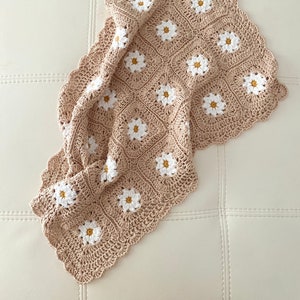 Handmade Daisy flower blanket Choose your size 100% cotton image 1
