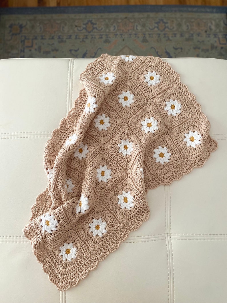 Handmade Daisy flower blanket Choose your size 100% cotton image 1
