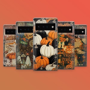 Può includere: Una collezione di custodie per telefoni a tema Halloween. Le custodie presentano vari disegni, tra cui zucche, fantasmi e il testo "Trick or Treat". La tavolozza dei colori include arancione, nero e bianco.