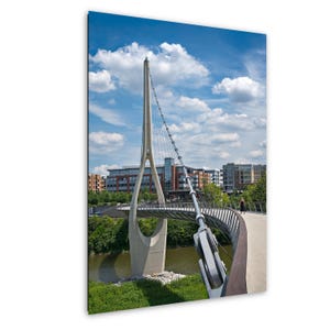 Impression sur toile Dublin Link Bridge : oeuvre d&#39;art murale paysage urbain moderne