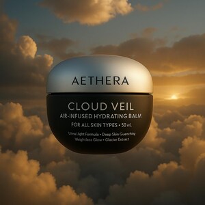 Puede incluir: Un frasco negro y plateado de bálsamo hidratante con infusión de aire Aethera Cloud Veil, 50 ml, sobre un fondo de nubes. El texto en el frasco incluye "PARA TODO TIPO DE PIEL" y "Utna Light Formula".