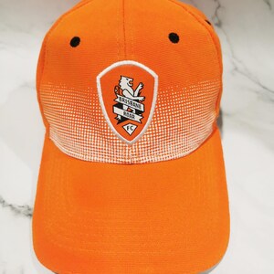 Brisbane Roar FC Mütze: Offene, orangefarbene A-League Fußballmütze