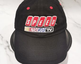 Boné de corrida retrô NASCAR TV Speed Hat: preto e vermelho