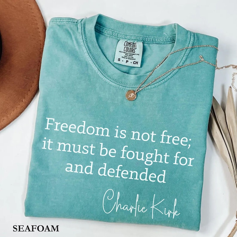 Charlie Kirk T-Shirt - Freedom Is Not Free Motivshirt