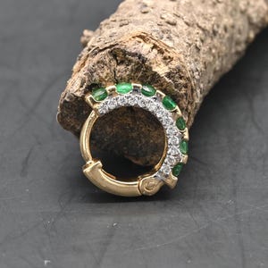 Argola de nariz redonda com diamante esmeralda e fecho clicker, esmeralda zâmbia, argola de orelha unissex com diamante esmeralda para adulto, presente de aniversário para ele, piercing no nariz