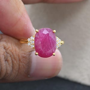 Oval rubin- och diamantring, naturlig rubin-solitär i massivt guld, vintageinspirerade fina smycken för kvinnor