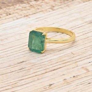 14kt Gold emerald ring Natural green gemstone ring, Emerald Minimalist Gold ring, Vintage style emerald ring May birthstone ring simple ring