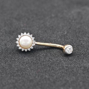Natural diamond and pearl belly pin, Gold navel piercing with pearl and Halo diamond, 14k gold belly piercing with pearl, Round gem piercing