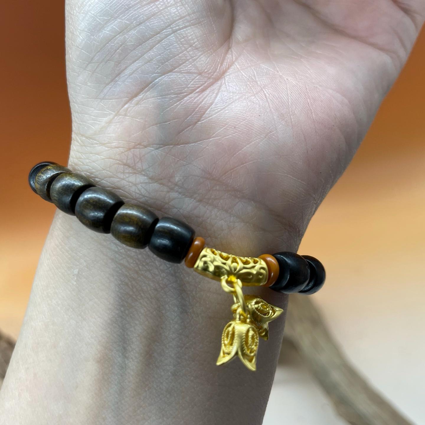 翡翠とウッドビーズのブレスレット：サギノーベルズオーキッド