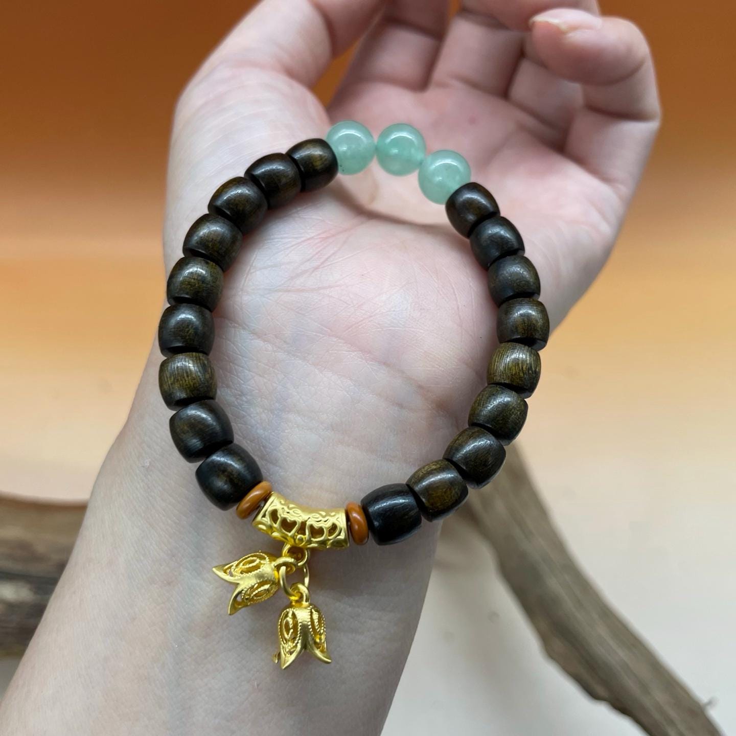 木製ビーズと翡翠のブレスレット 翡翠とウッドビーズのブレスレット：サギノーベルズオーキッド