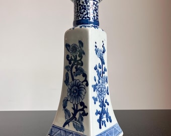 White blue chinese porcelain vase