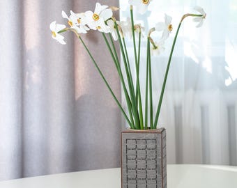 Laser-Engraved Wooden Vase: Minimalist Organic Curves, Modern Home Decor