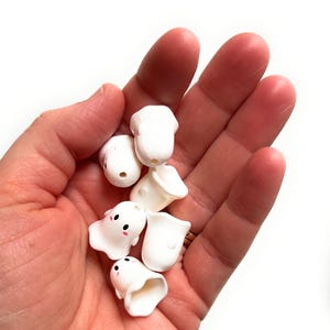 Spökpärlor, akryl, 6 pärlor, vita spöken med rosa kinder, halloweenpärlor, amerikansk säljare