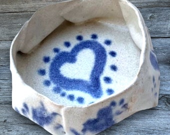 Trinket-Ring-Earring Dish with a Heart in Center/Blue & White