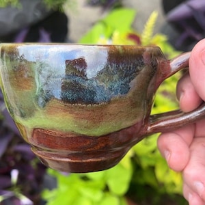 Kaffee oder CappuccinoKeramiktasse in Olivgrün, Aqua & Braun Glasuren