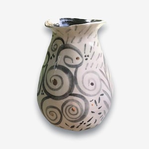 Vaso de cerâmica extra grande, feito à mão, com desenhos em preto e detalhes em ouro genuíno de 18 quilates.