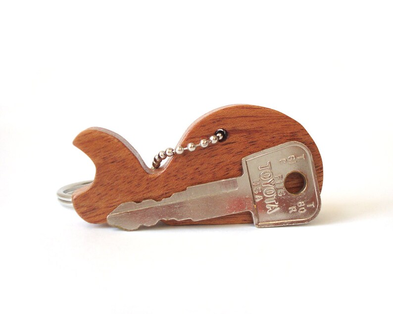 Portachiavi In Legno Balena Blu – Simpatico Accessorio Per Chiavi Auto E Zaino – Regalo Amanti Del Mare - 2