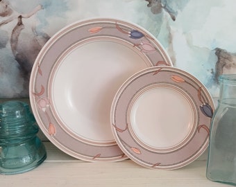 Mikasa Intaglio Meadow Sun - 16 pieces - Soup Bowls and Bread Plates - Tulips & Taupe - Stoneware