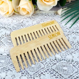 Pettine a denti larghi in bambù personalizzato - Pettine districante fatto a mano per la cura dei capelli, antistatico, regalo in legno naturale per donne e uomini (personalizzato)