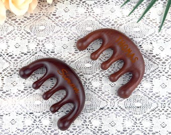 Masajeador de cuero cabelludo personalizado de sándalo: Gua Sha facial y peine de drenaje linfático