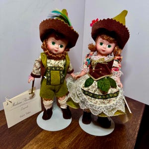 Madame Alexander, Elfo Sapateiro Menino e Elfa Sapateira Menina, Par de Bonecas de 20 cm, Caixas, Etiquetas de Pulso, Cartões de Boas-Vindas de 1996