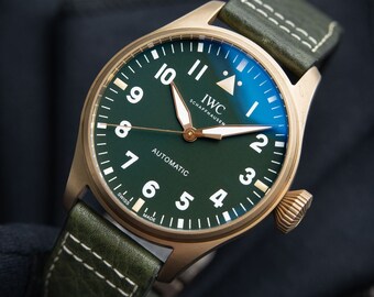 IWC Big Pilot's Watch Spitfire, grünes Zifferblatt, bronzefarbenes Leder, Automatik, 43 mm