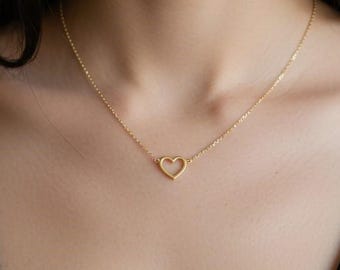 Colar de coração minimalista, pingente delicado de coração, colar de amor em forma de coração banhado a ouro, presente de Dia das Mães, presente de Dia dos Namorados, presente para ela