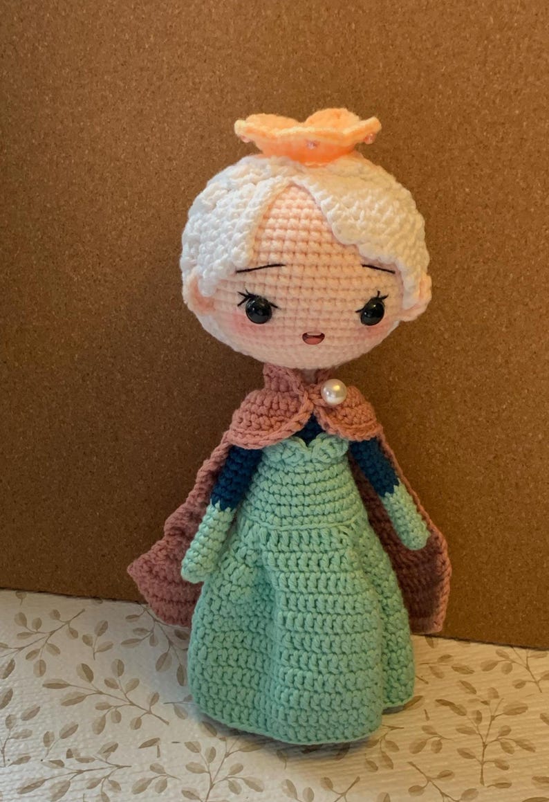Kreativ virkdocka: Frost - Elsa, bärbar amigurumi, present till flicka, födelsedag, högtid och samlarobjekt bild 5