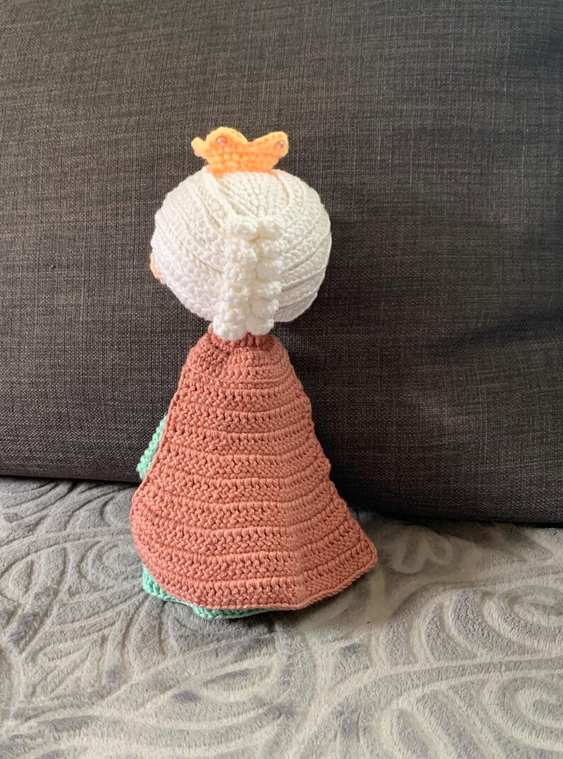 Kreativ virkdocka: Frost - Elsa, bärbar amigurumi, present till flicka, födelsedag, högtid och samlarobjekt bild 4