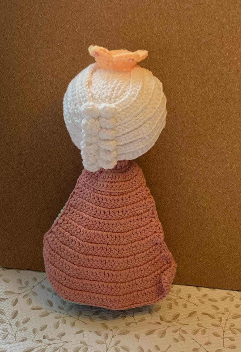 Kreativ virkdocka: Frost - Elsa, bärbar amigurumi, present till flicka, födelsedag, högtid och samlarobjekt bild 6