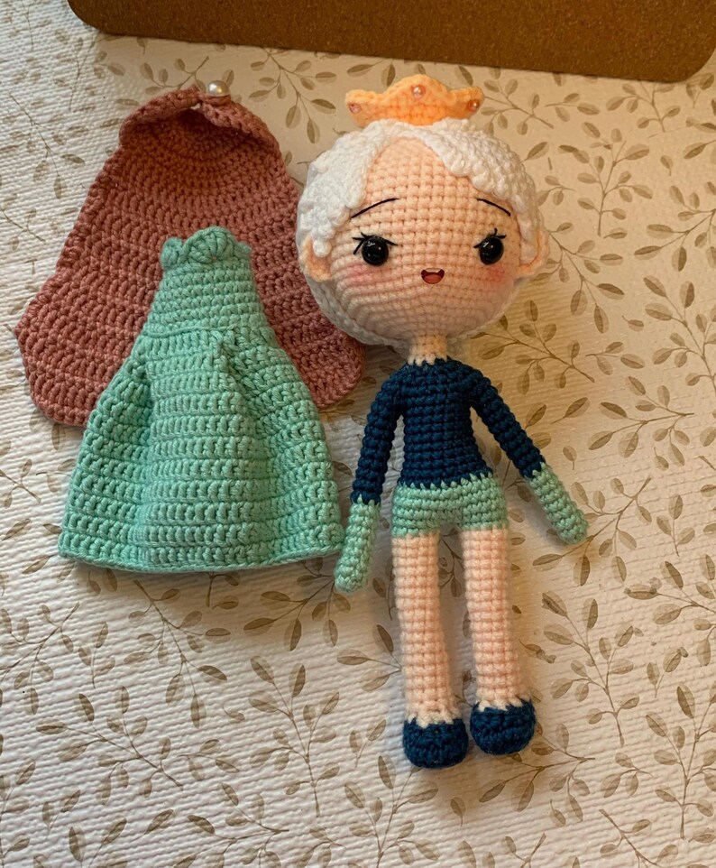 Kreativ virkdocka: Frost - Elsa, bärbar amigurumi, present till flicka, födelsedag, högtid och samlarobjekt bild 7