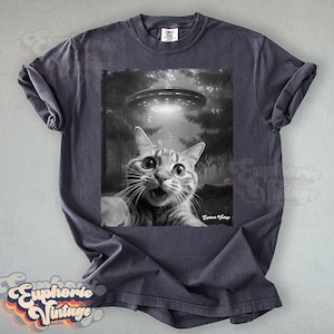 Funny UFO Cat Selfie T-Shirt, Alien & Cat Shirt, Cat Lovers Gift, Unisex Adult Graphic Tee, Vintage Aesthetic, Pet Humor Tee