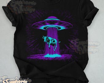 Comfort Colors® UFO Cow Abduction T-Shirt, Funny Vintage Retro Graphic Alien Tee, Oversized Aesthetic UFO Tee