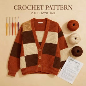 Könnte beinhalten: Ein Patchwork-Häkelcardigan in Rost-, Braun- und Cremetönen mit V-Ausschnitt und Knopfverschluss. Das Bild zeigt auch Häkelnadeln, Wollknäuel und ein Schnittmuster. Der Text auf dem Bild lautet "CROCHET PATTERN PDF DOWNLOAD."