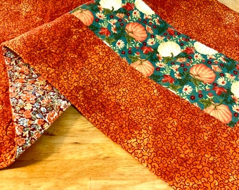 Gewatteerde herfsttafelloper: omkeerbaar pompoendecor